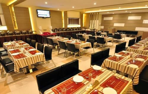 Restaurant at Vijay Park Inn